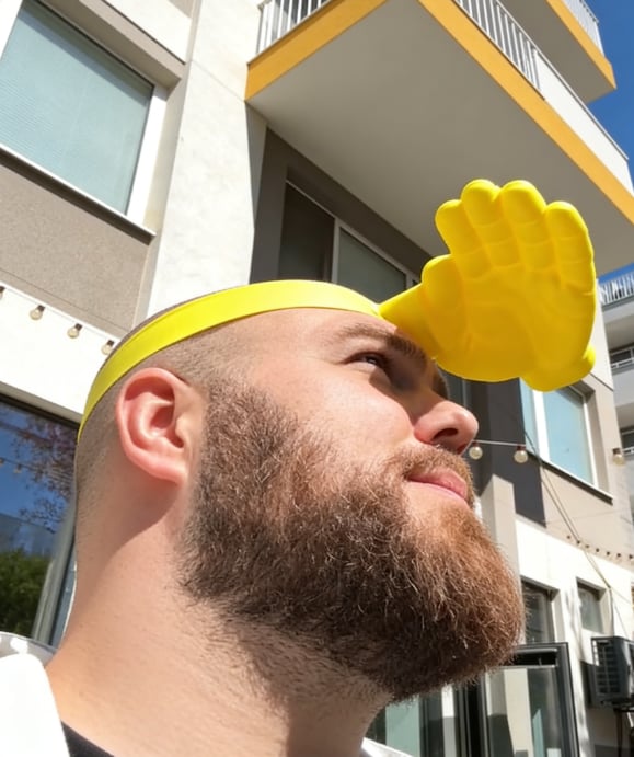 😂 Palm-Sized Sun Hat – Wear Fun, Steal the Spotlight!