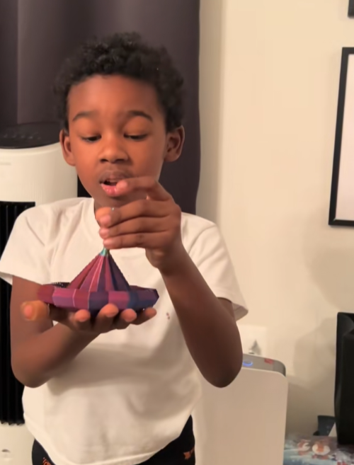 Zorveko 3D Printed Fidget Star – Stress Relief Whirling Toy testimonials_HYFz9F:image:2