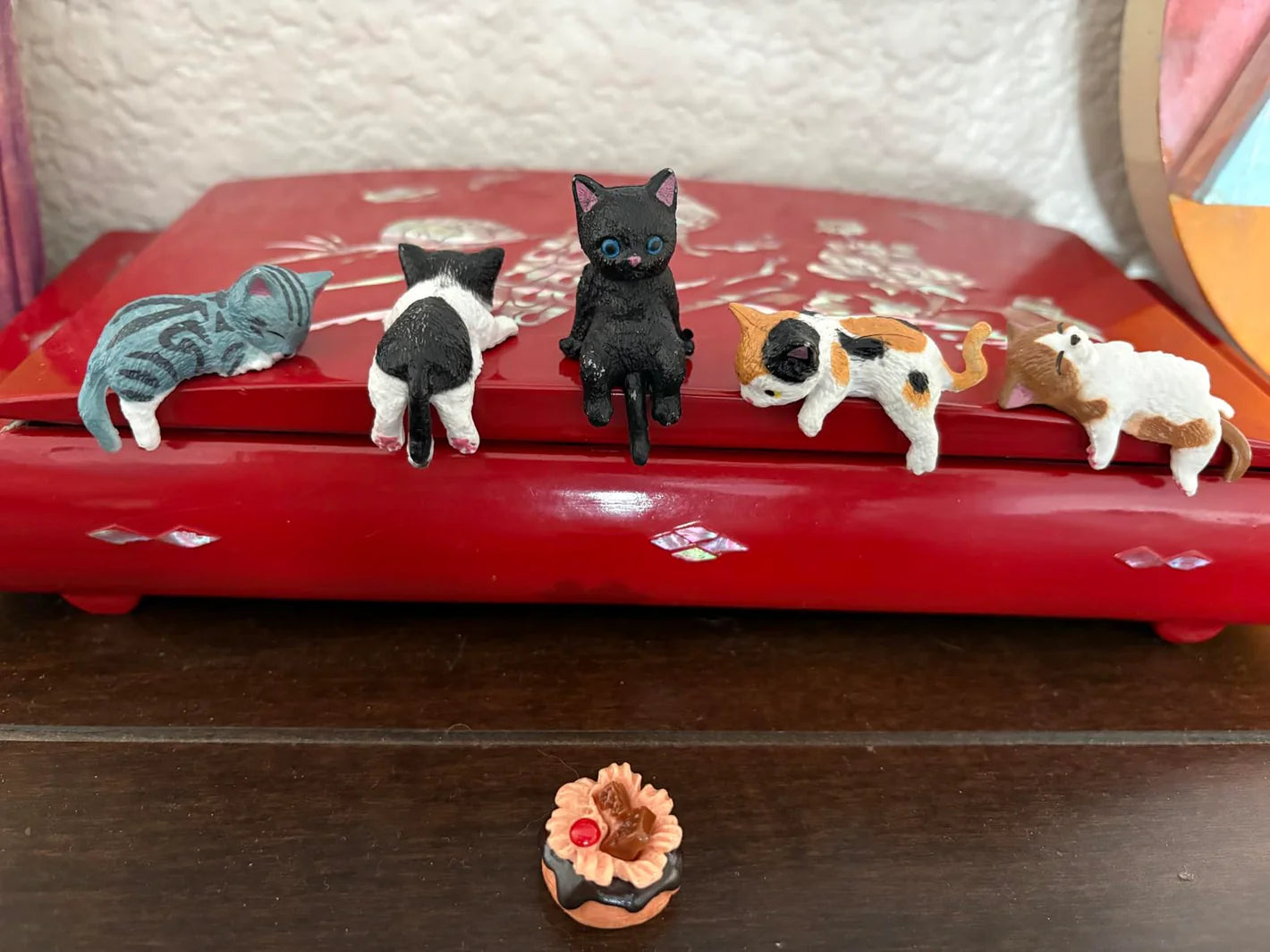 Zorveko Hand-Painted Mini Cat Desk Figurines 😺 testimonials_HYFz9F:image:1