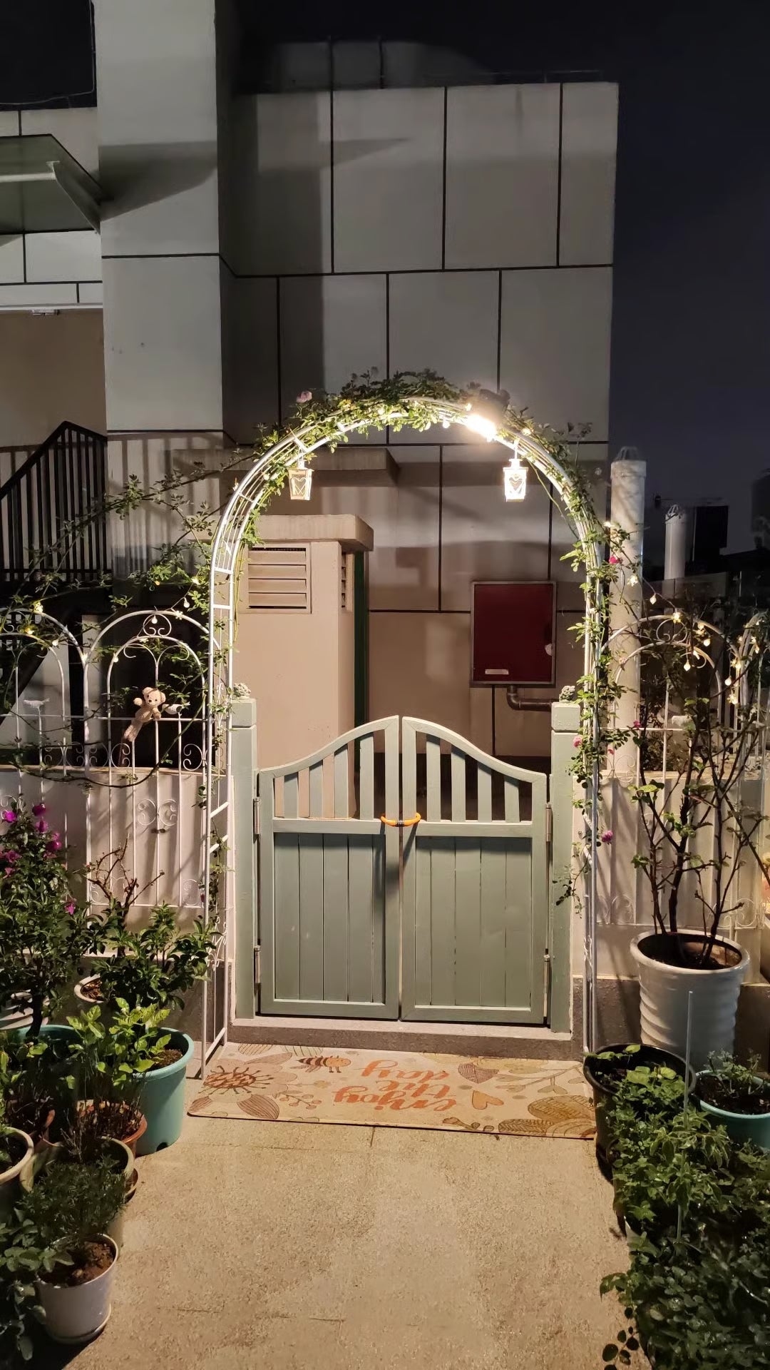 Zorveko Outdoor solar garden lights and motion-activated lights 🌟 testimonials_HYFz9F:image:2