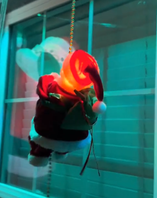Zorveko Santa Claus Up-and-Down Climbing Christmas Decor – Moving Holiday Ornament testimonials_HYFz9F:image:2